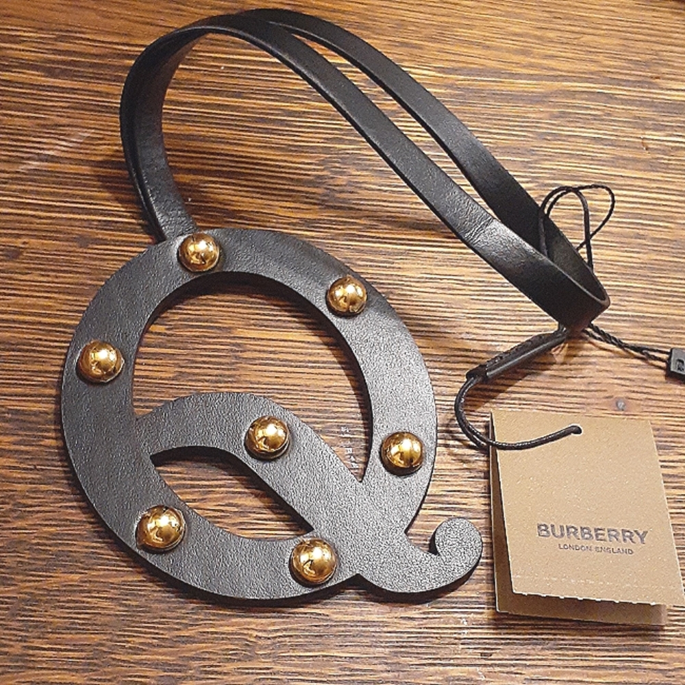 BURBERRY NWT Black Light Gold Ladies Q Studded Leather Alphabet Charm - Picture 1 of 2